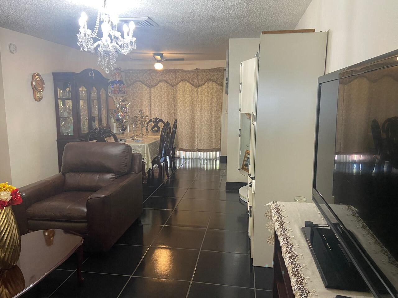 CRYSTAL LAKE VILLAS - Residential