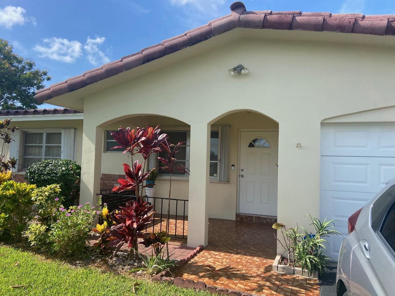 CRYSTAL LAKE VILLAS - Residential