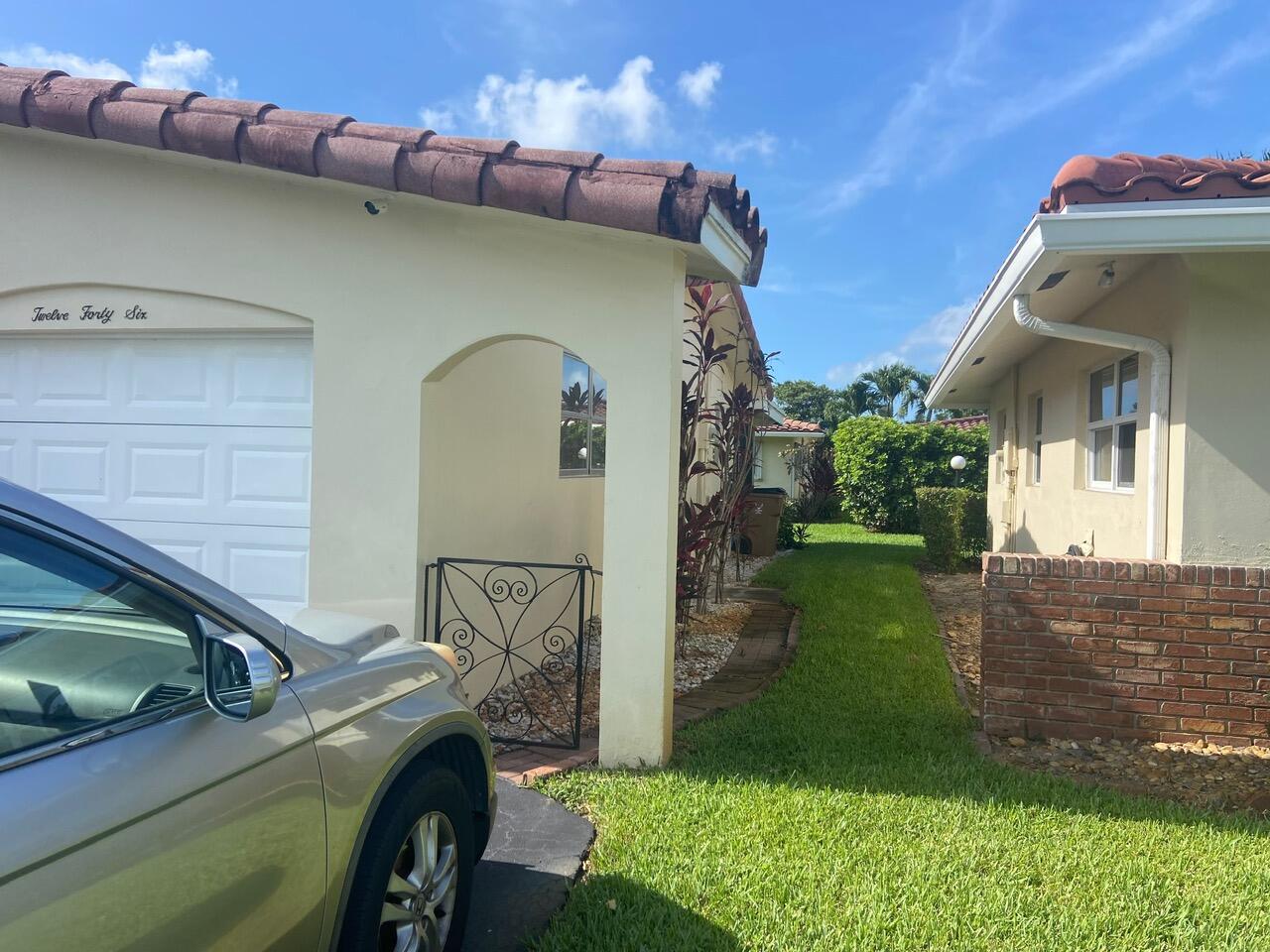 CRYSTAL LAKE VILLAS - Residential