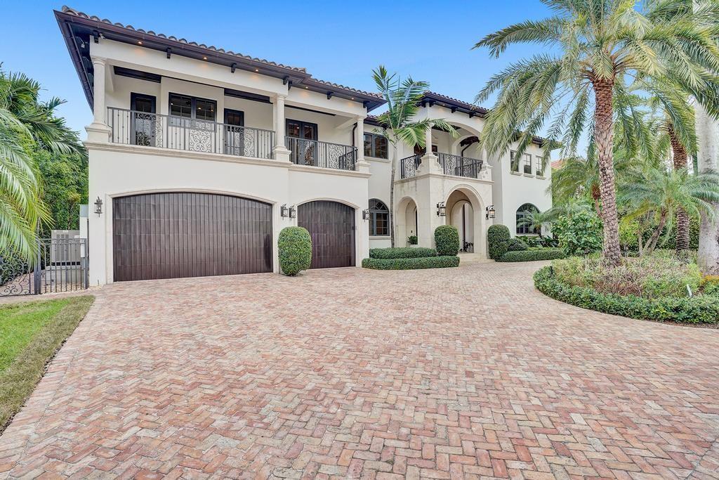 Stunning Las Olas home that is a MUST SEE! 6bed/6.5 newer construction home (2016) only minutes to the beach and downtown Fort Lauderdale/Las Olas with direct deep water ocean access and no fixed bridges.  Enjoy 6494 sq ft of living area in this light transitional/Mediterranean masterpiece on 100 ft of waterfront that includes a gourmet kitchen with Viking and Sub-Zero appliances, whole house generator (2017), 2 story elevator, putting green, outdoor built-in bbq area, 10,000lb boat lift, whole house water filtration system, lutron lighting and shade system with wifi temperature and sound control, gunite saltwater pool and spa with natural shellstone accents as well as many built in wall units and customized office.  This home has been tastefully designed and impeccably maintained.