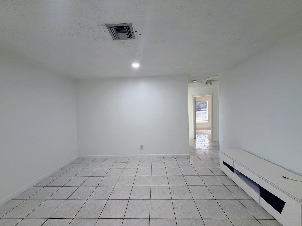 ROYAL PALM ESTATES 4 - Residential Lease