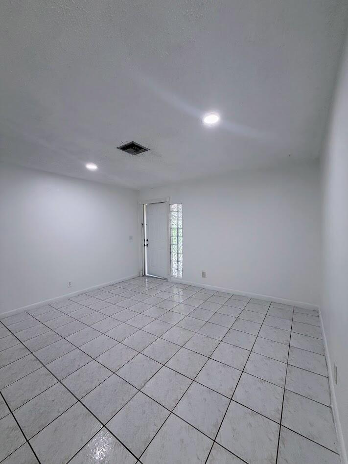 ROYAL PALM ESTATES 4 - Residential Lease