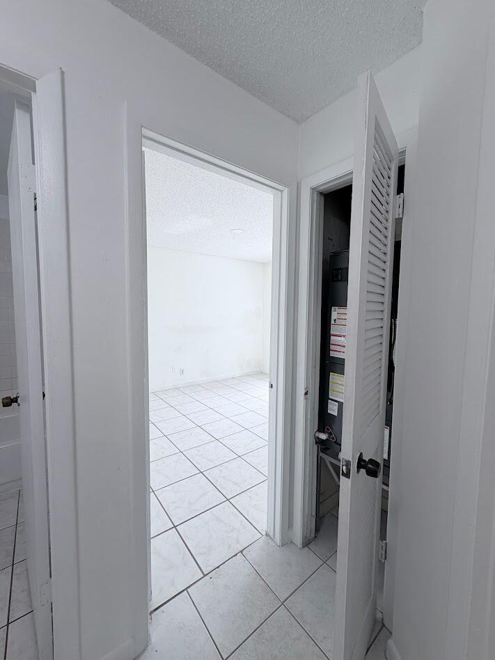 ROYAL PALM ESTATES 4 - Residential Lease