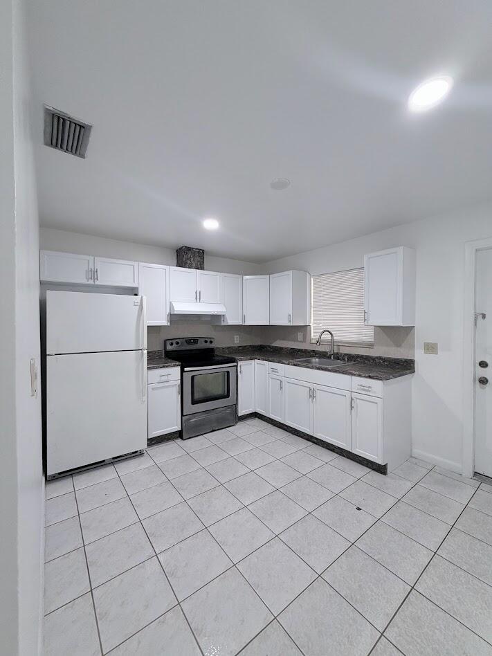 ROYAL PALM ESTATES 4 - Residential Lease