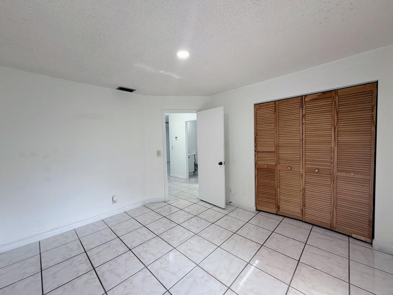 ROYAL PALM ESTATES 4 - Residential Lease