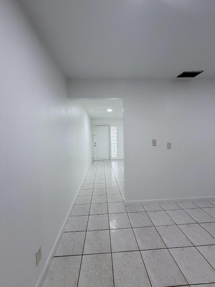 ROYAL PALM ESTATES 4 - Residential Lease
