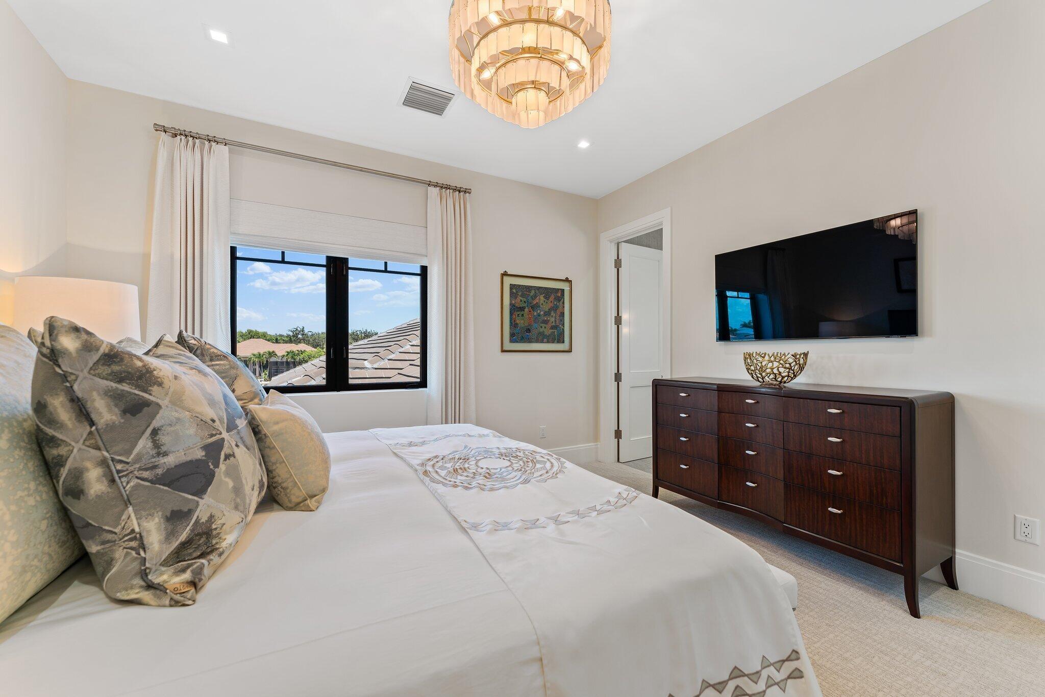 ADMIRALS COVE - Residential