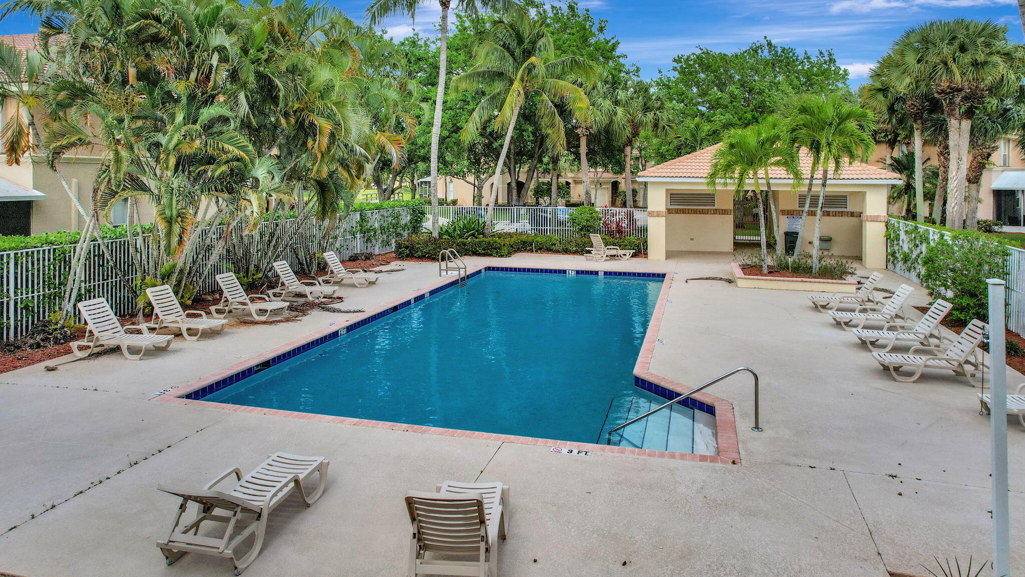 SEMINOLE ESTATES & TOWNHOMES - Residential