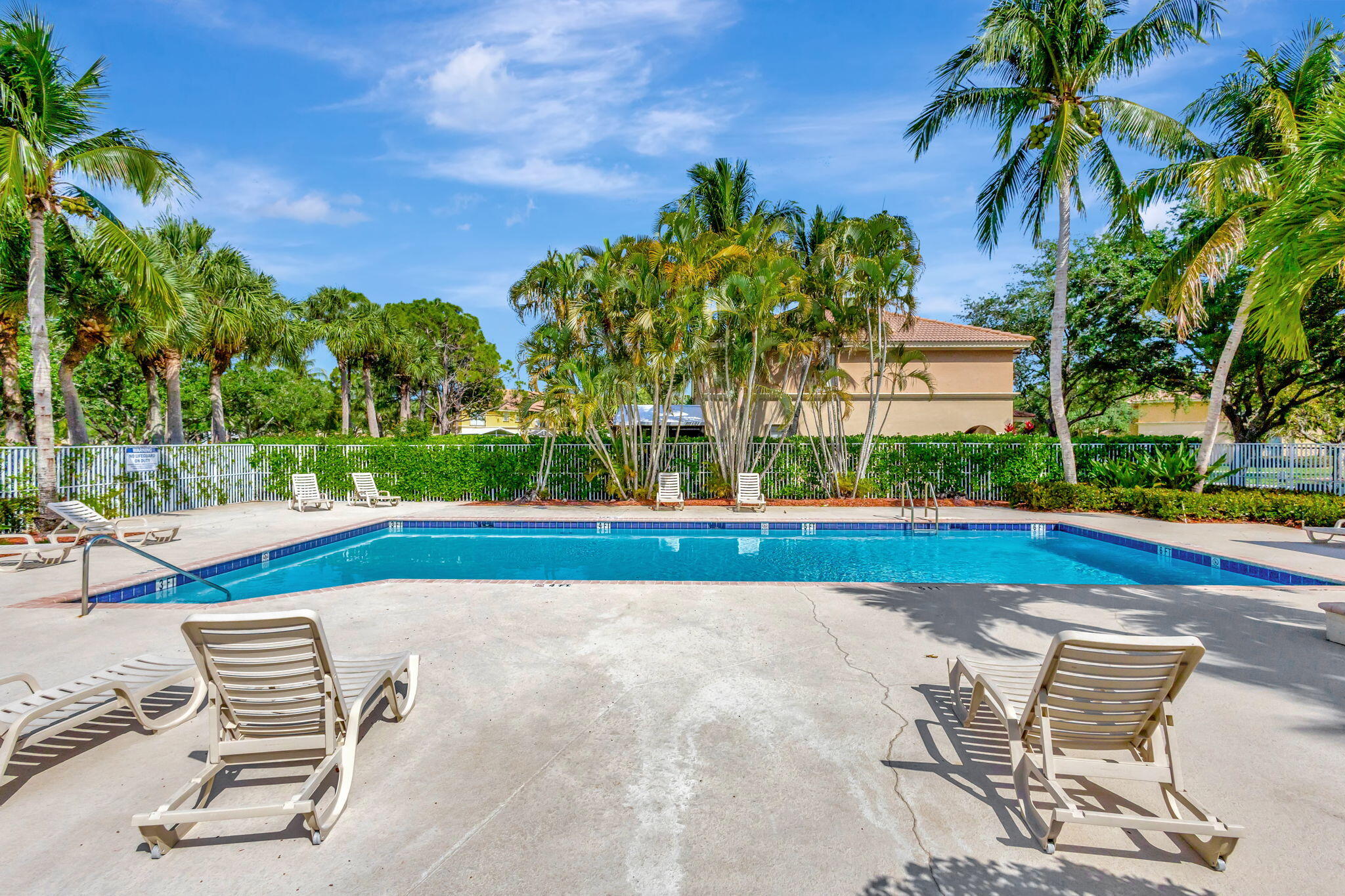 SEMINOLE ESTATES & TOWNHOMES - Residential