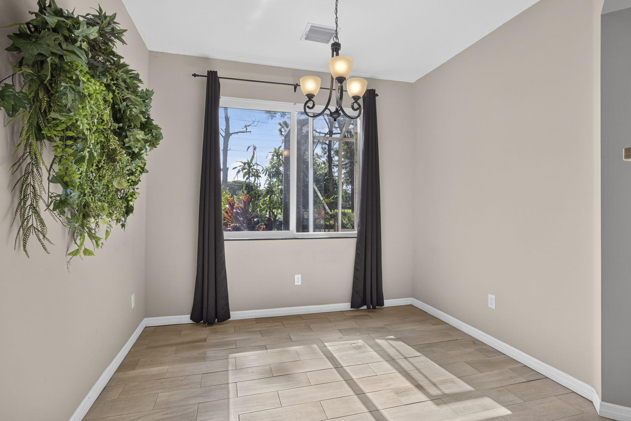 SEMINOLE ESTATES & TOWNHOMES - Residential