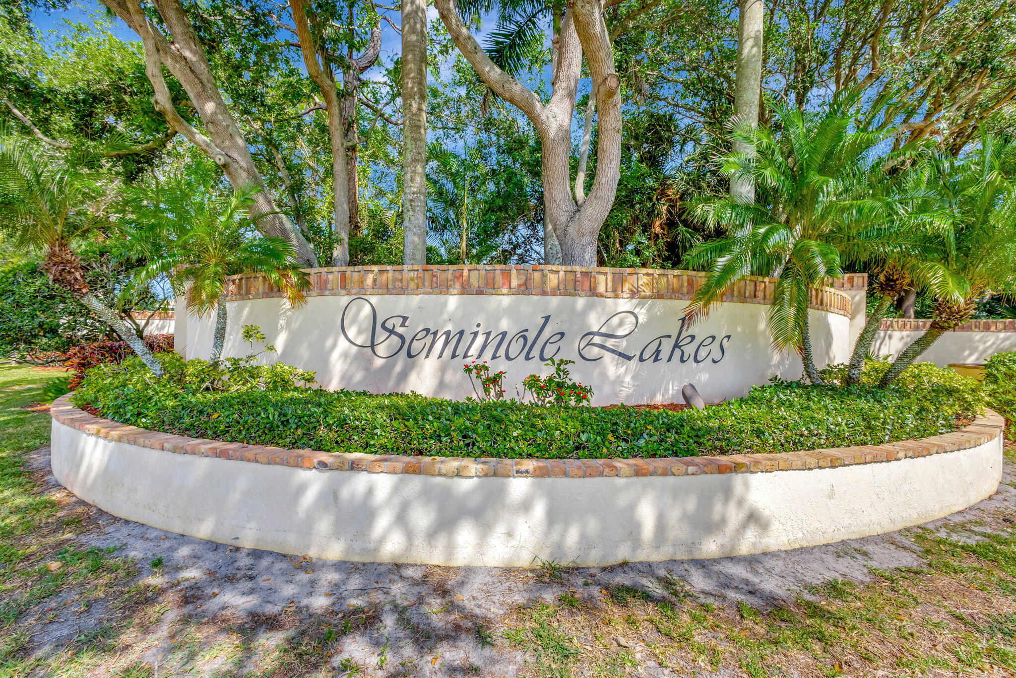 SEMINOLE ESTATES & TOWNHOMES - Residential