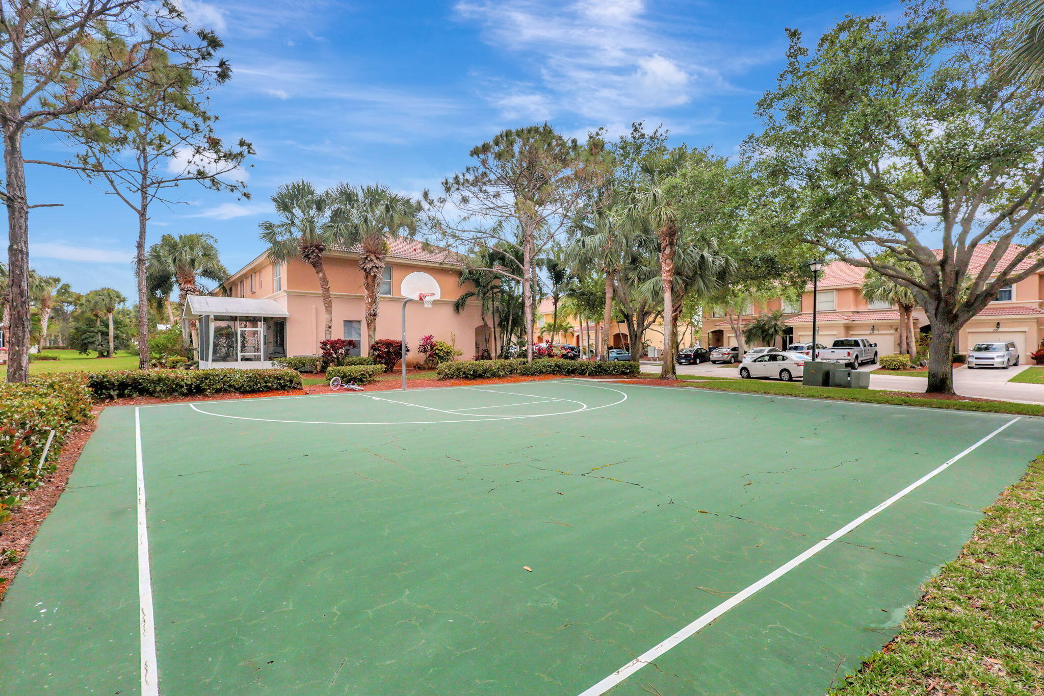 SEMINOLE ESTATES & TOWNHOMES - Residential