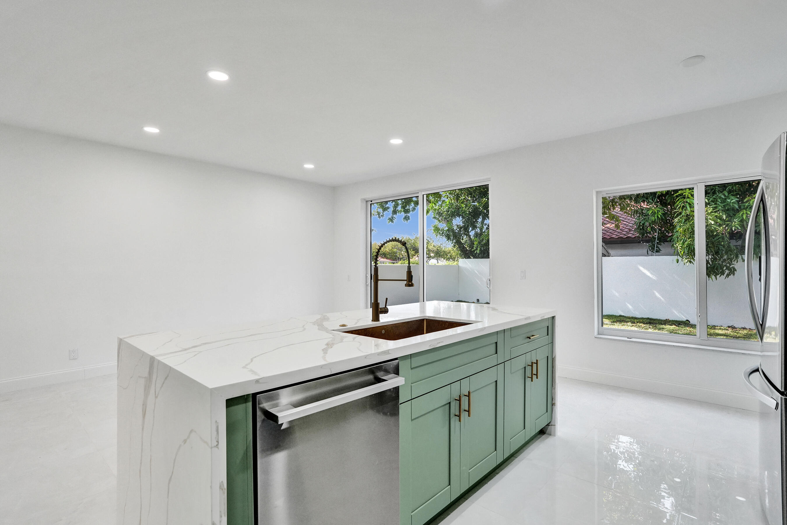 HOLIDAY SPRINGS EAST - Residential