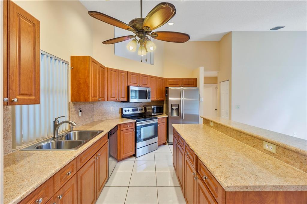 WESTVIEW VILLAGE 147-16 B - Residential