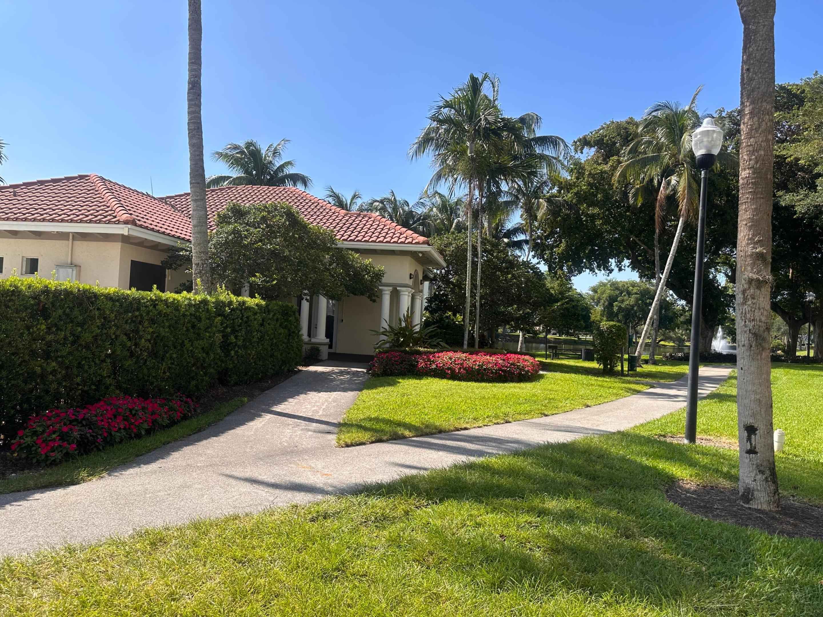 LAKESIDE CONDO - Residential Lease