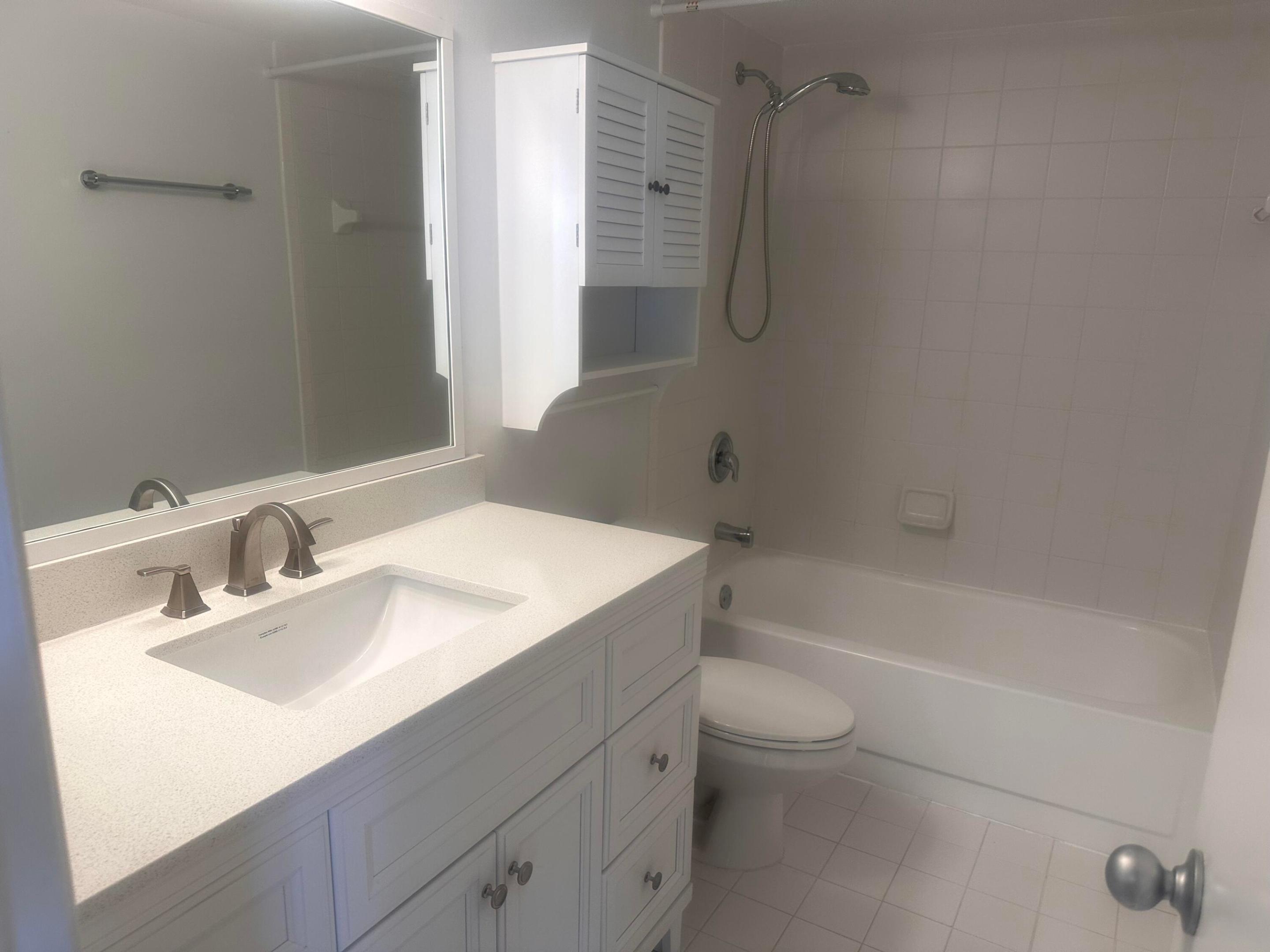LAKESIDE CONDO - Residential Lease