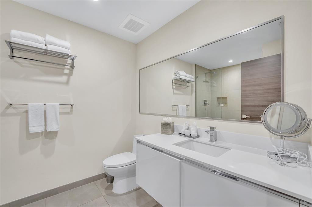 COSTA HOLLYWOOD CONDO - Residential