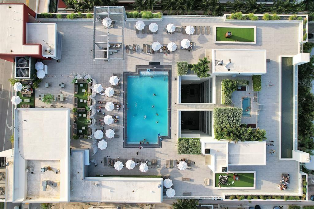 COSTA HOLLYWOOD CONDO - Residential