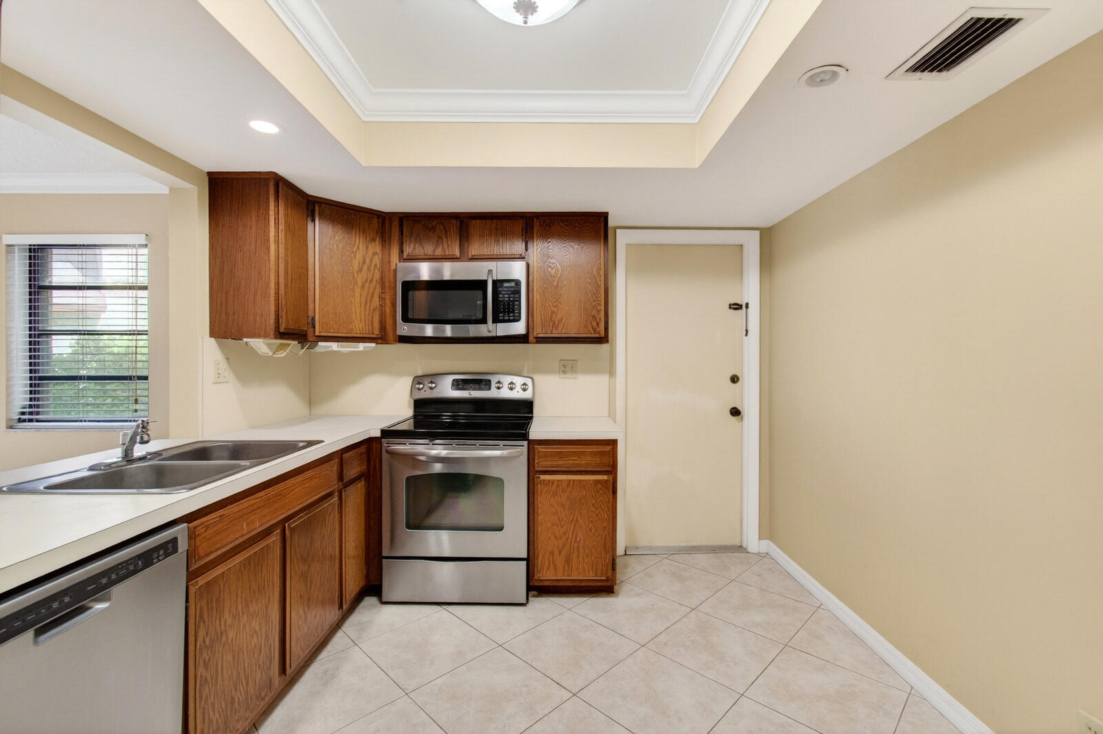 CONDOMINIUM 17 OF LIGHTHOUSE - Residential