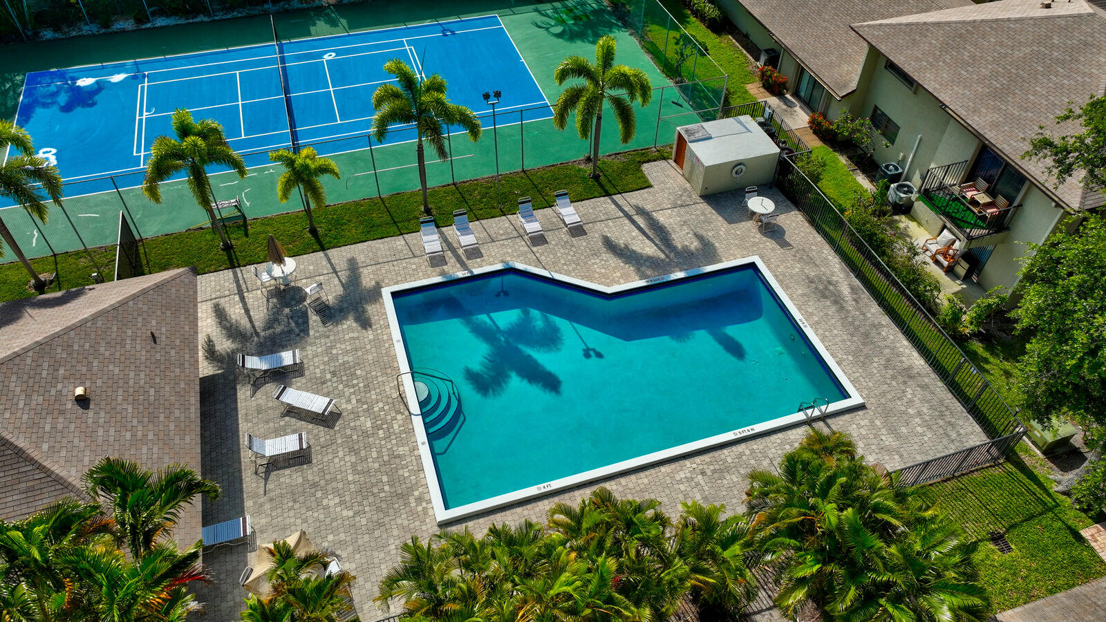 CONDOMINIUM 17 OF LIGHTHOUSE - Residential