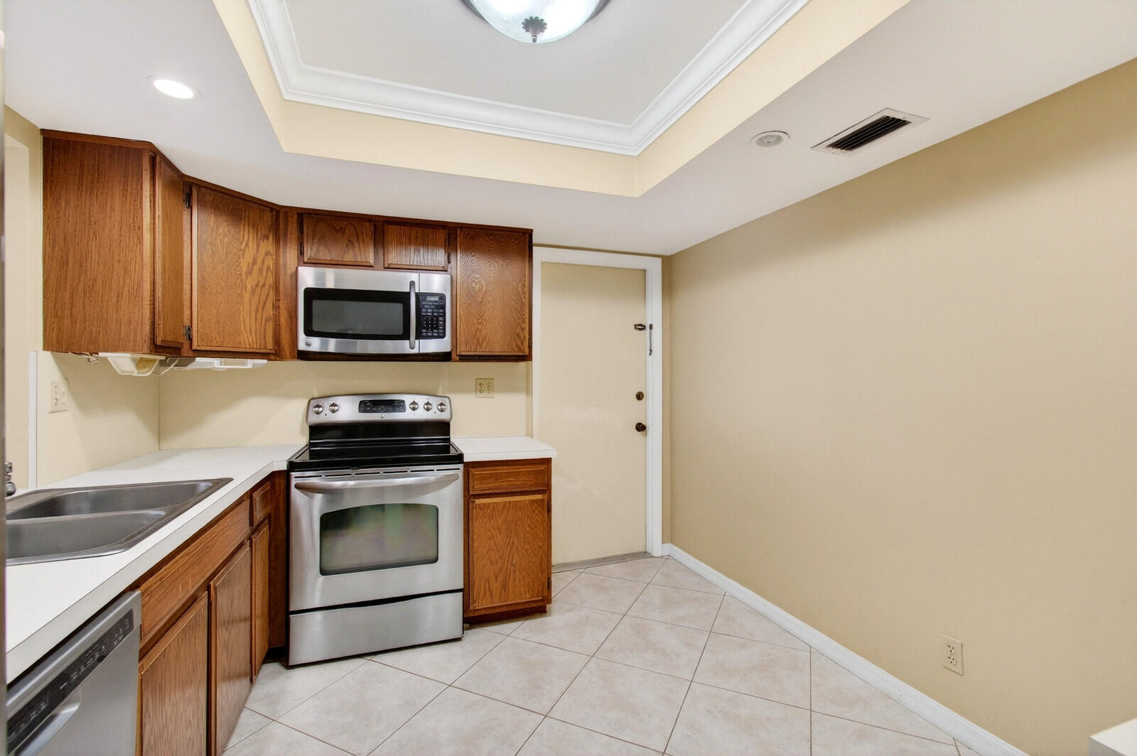 CONDOMINIUM 17 OF LIGHTHOUSE - Residential