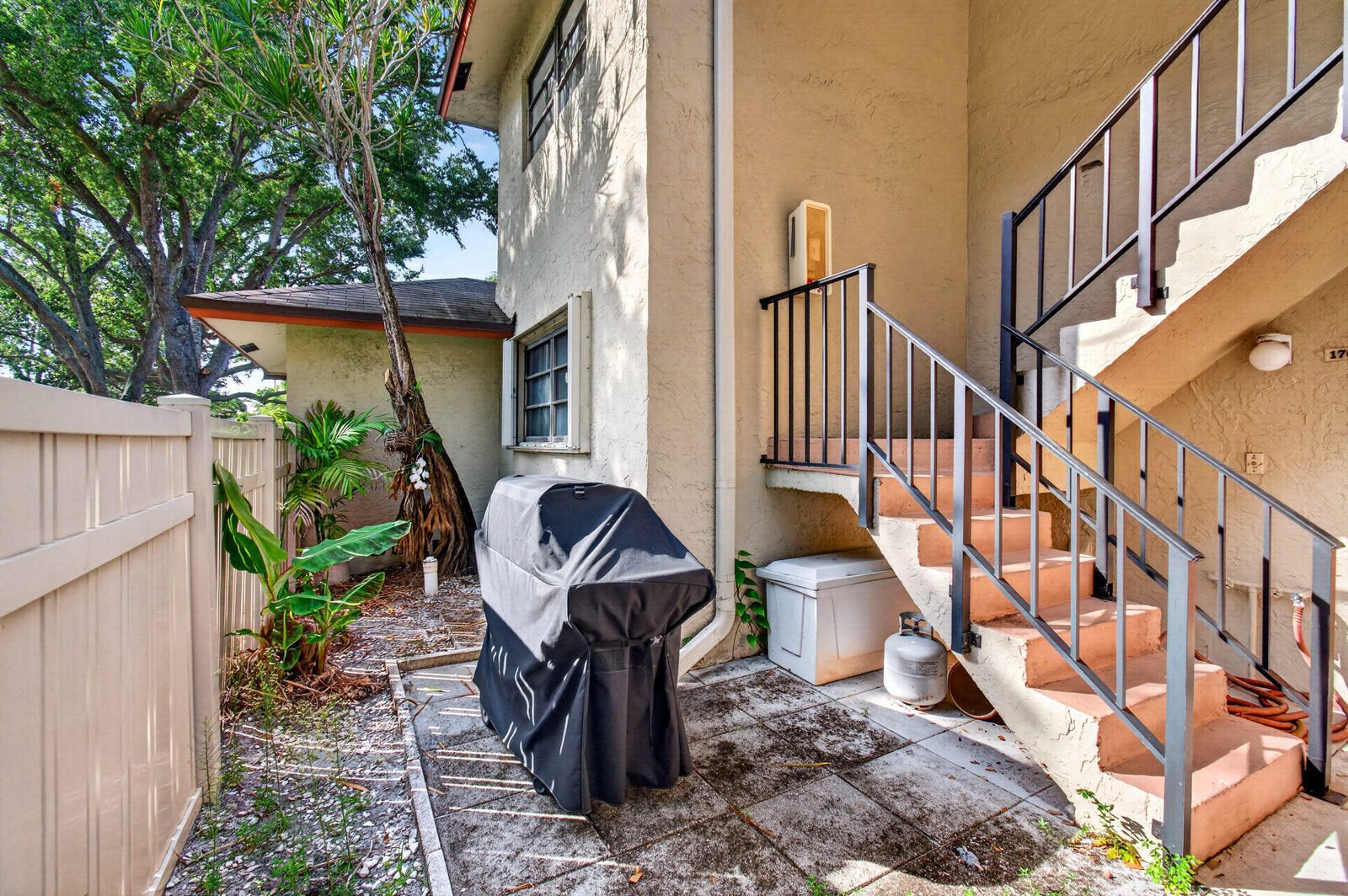 CONDOMINIUM 17 OF LIGHTHOUSE - Residential