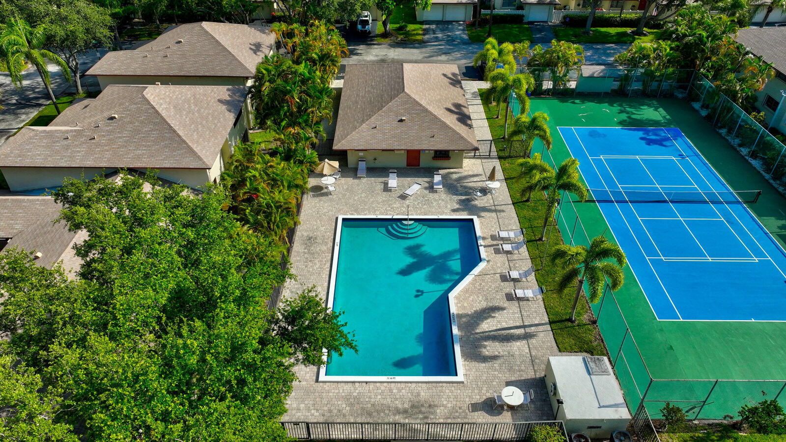 CONDOMINIUM 17 OF LIGHTHOUSE - Residential
