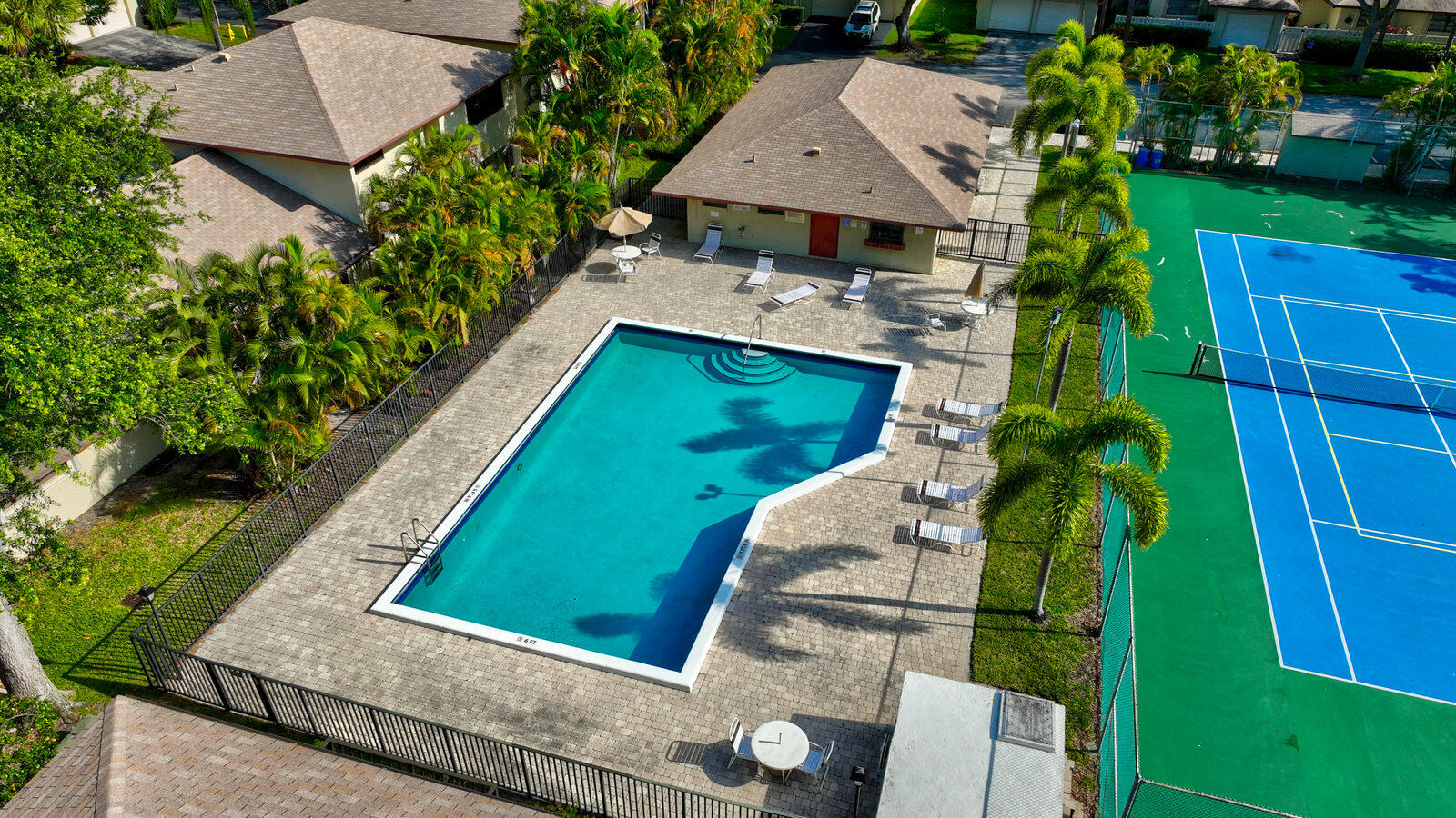 CONDOMINIUM 17 OF LIGHTHOUSE - Residential