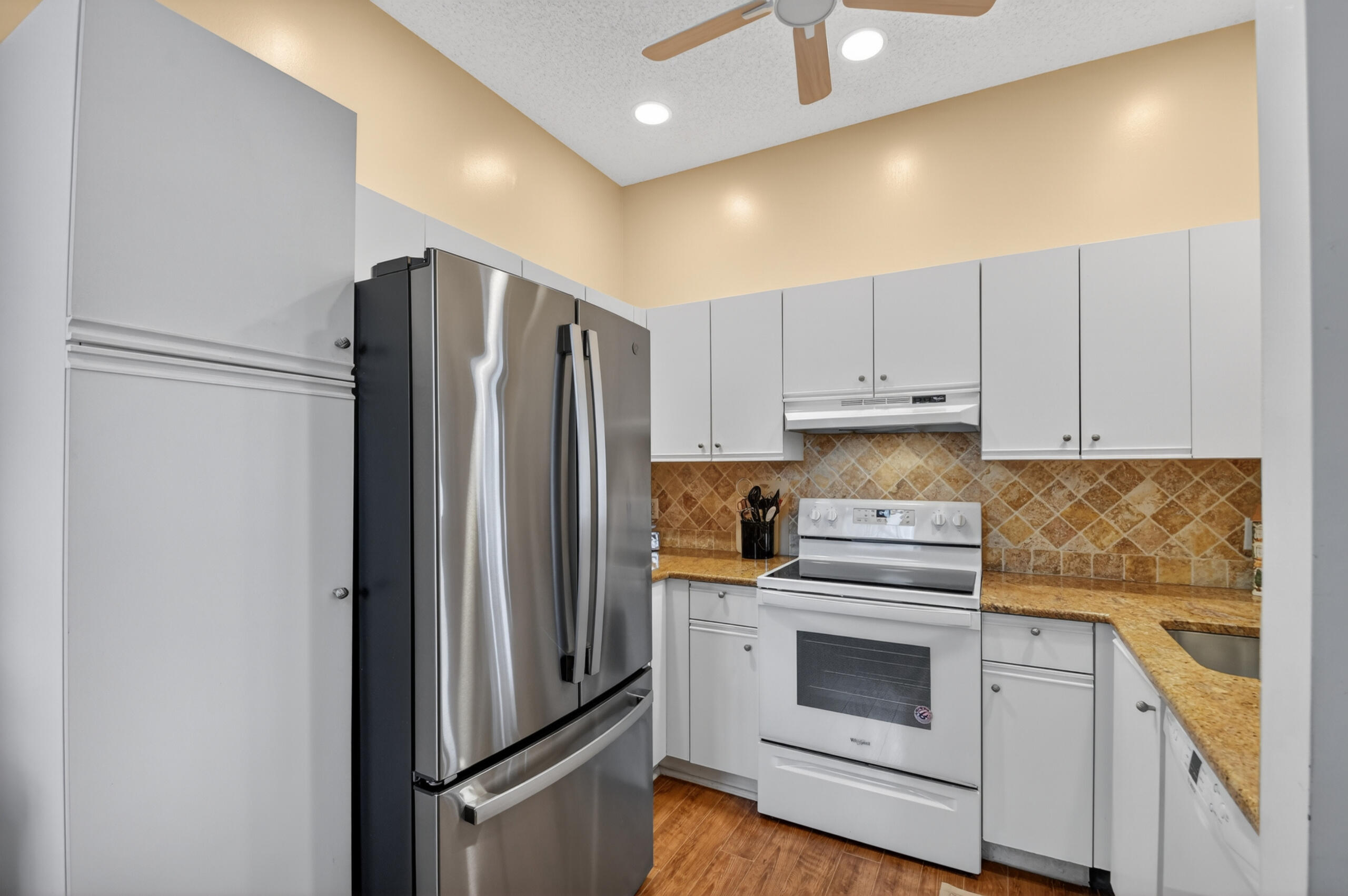 PLATINA- ALEXANDRA VILLAGE CONDO - Residential