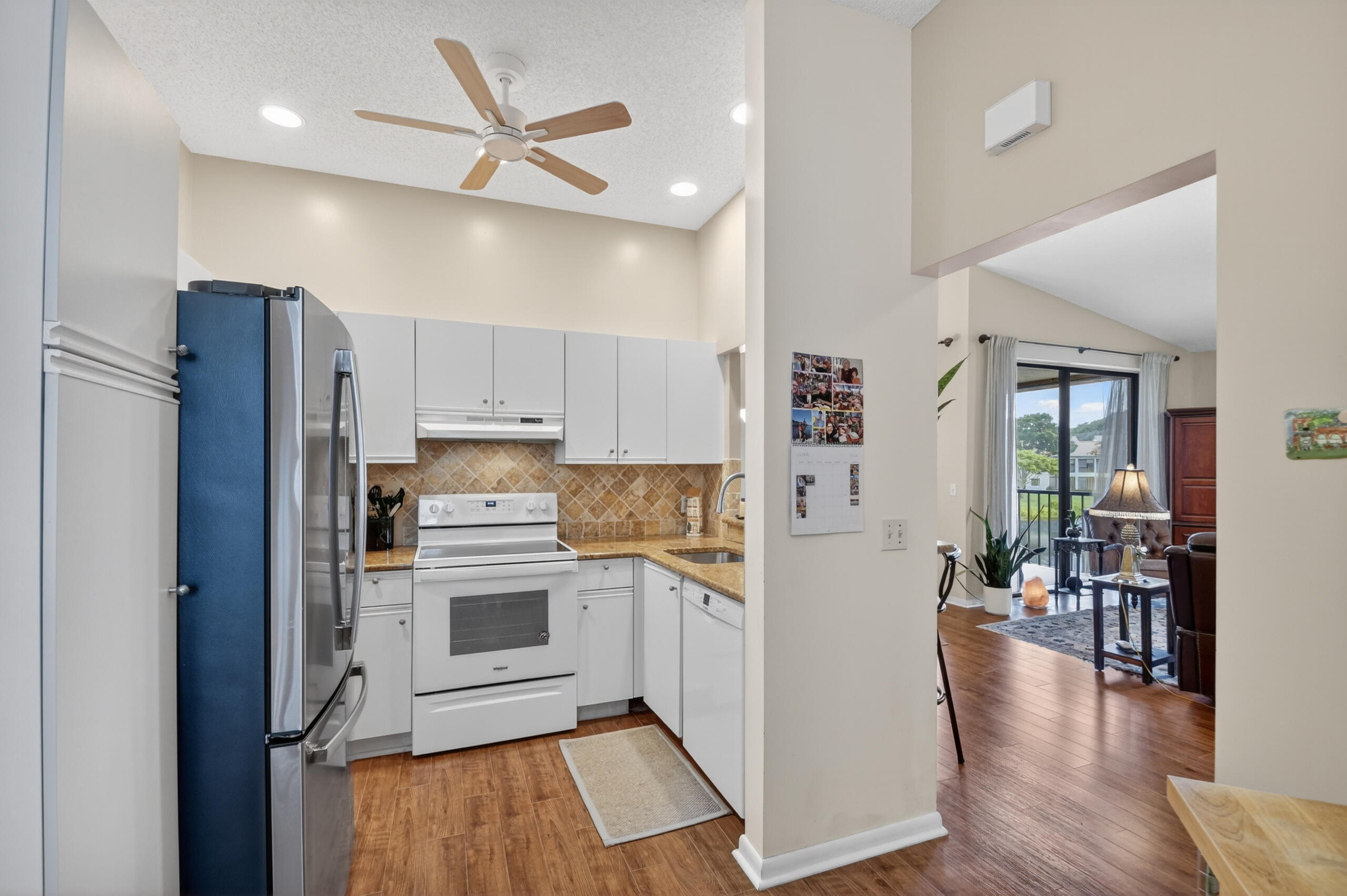 PLATINA- ALEXANDRA VILLAGE CONDO - Residential