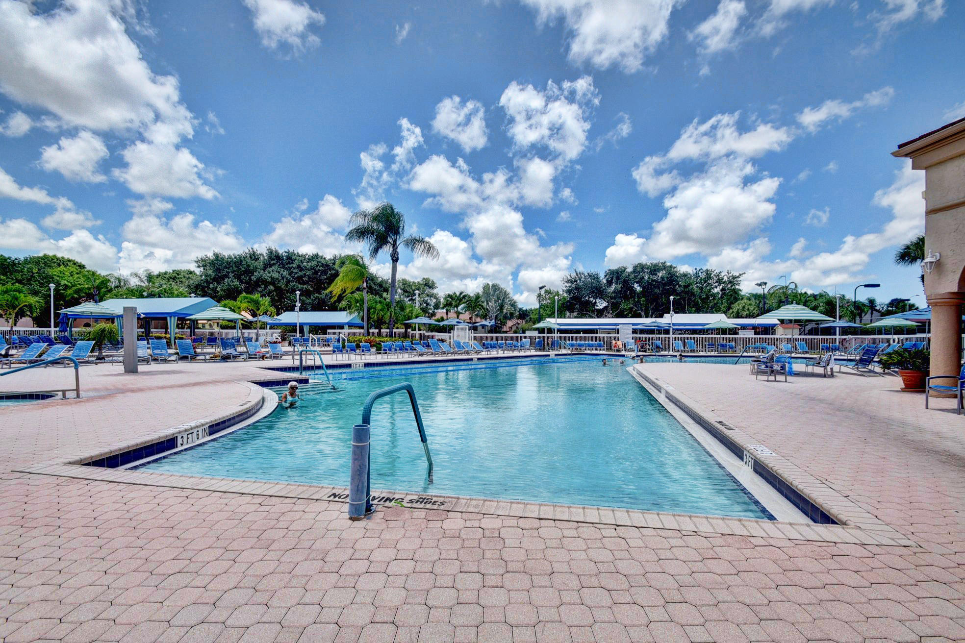 PLATINA- ALEXANDRA VILLAGE CONDO - Residential