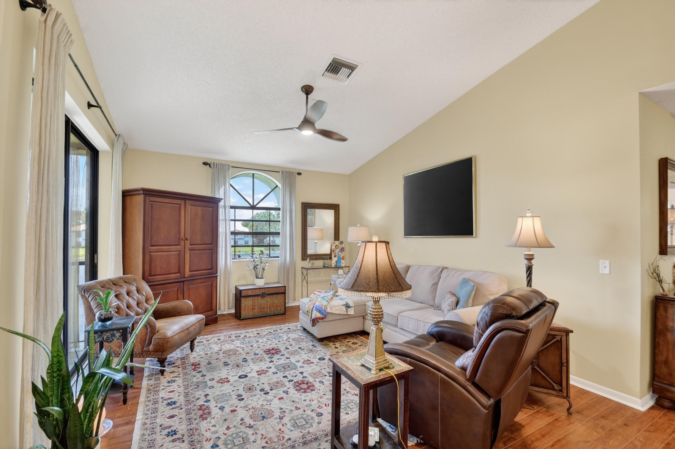 PLATINA- ALEXANDRA VILLAGE CONDO - Residential