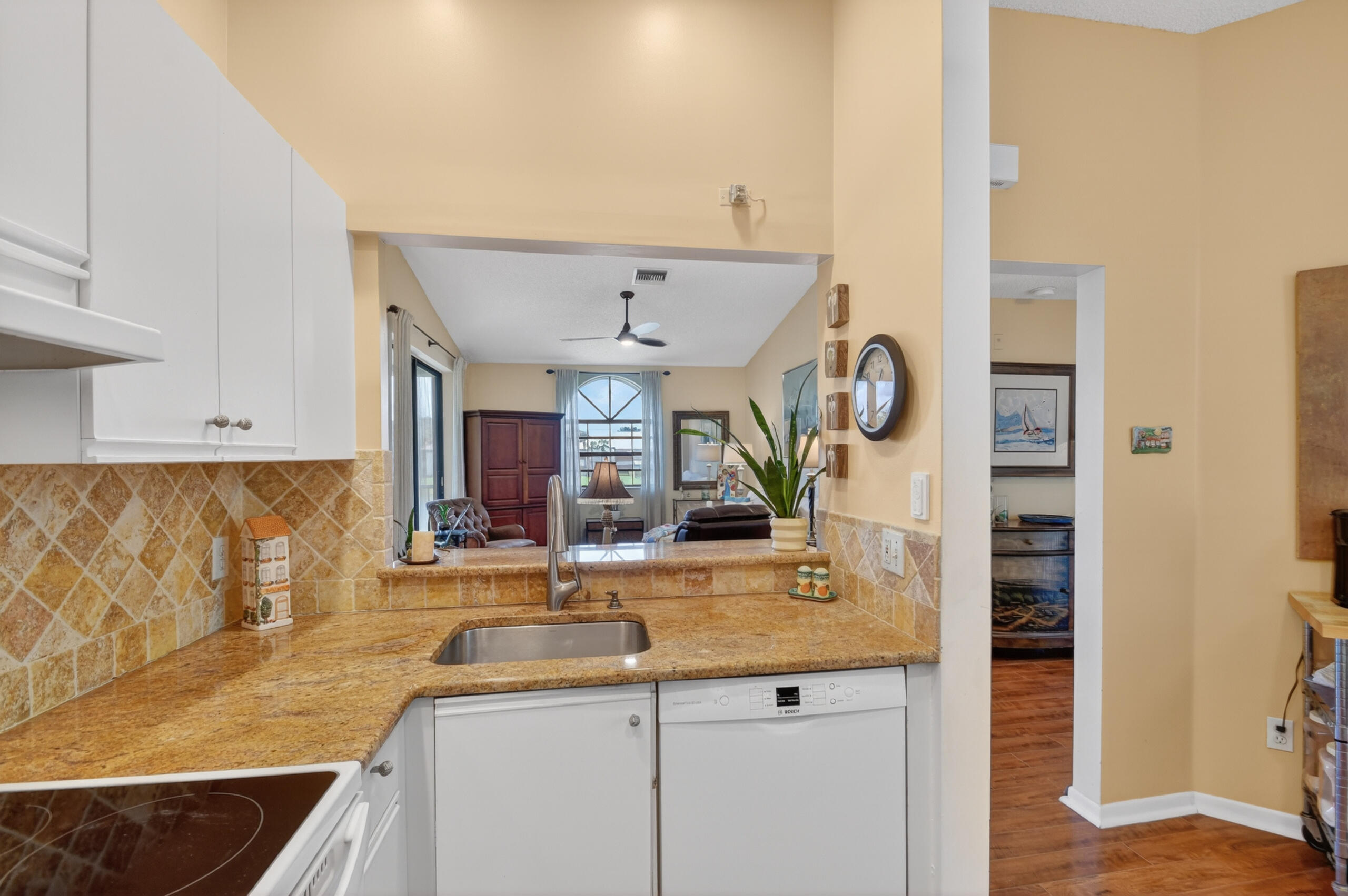 PLATINA- ALEXANDRA VILLAGE CONDO - Residential