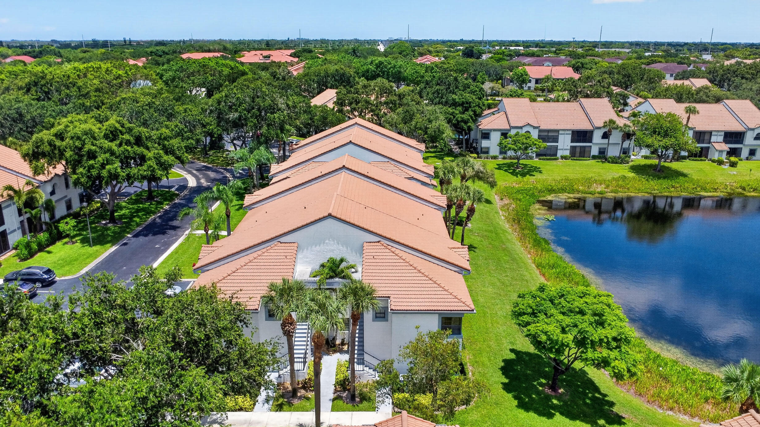 PLATINA- ALEXANDRA VILLAGE CONDO - Residential