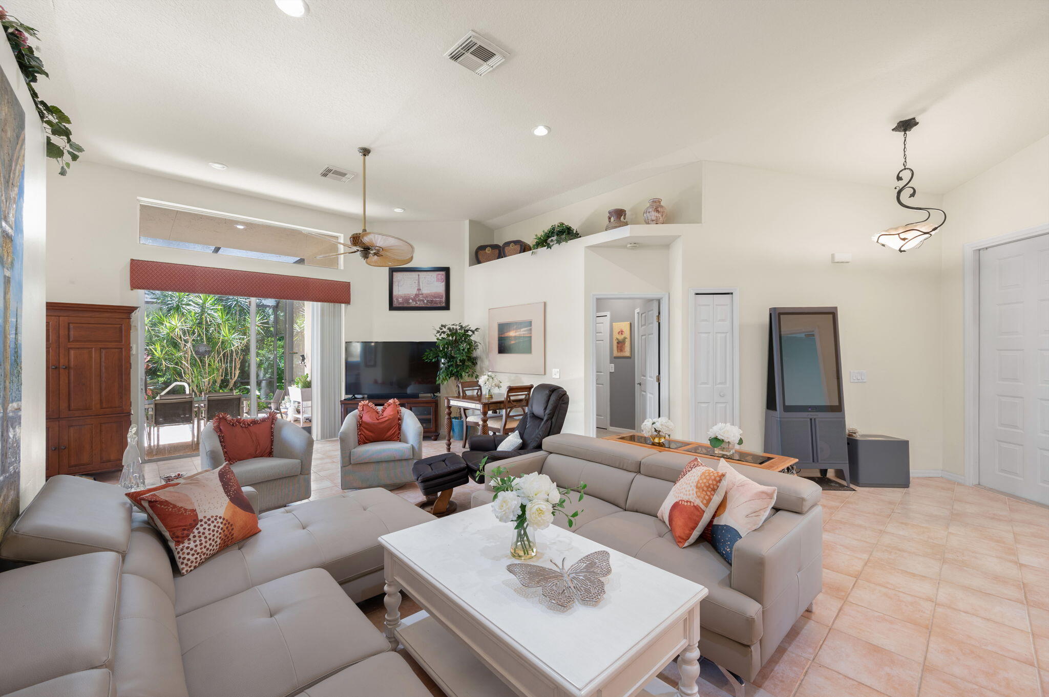 REPLAT OF HAWK'S VIEW AT THE RESERVE - Residential Lease