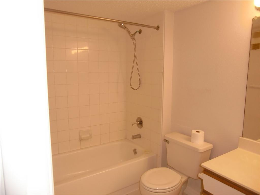 WINDWARD LAKES CONDO - Residential
