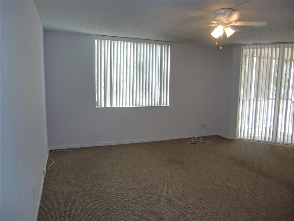 WINDWARD LAKES CONDO - Residential