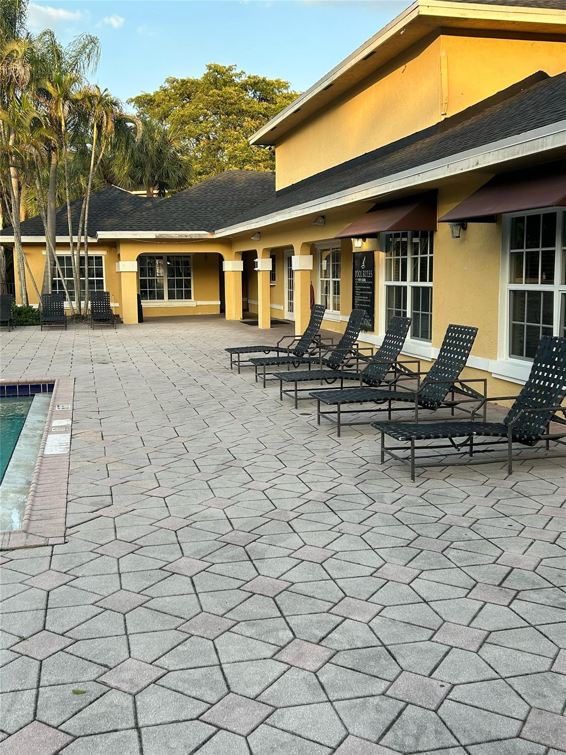 WINDWARD LAKES CONDO - Residential