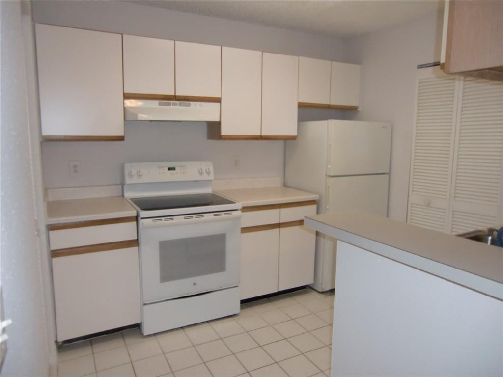 WINDWARD LAKES CONDO - Residential