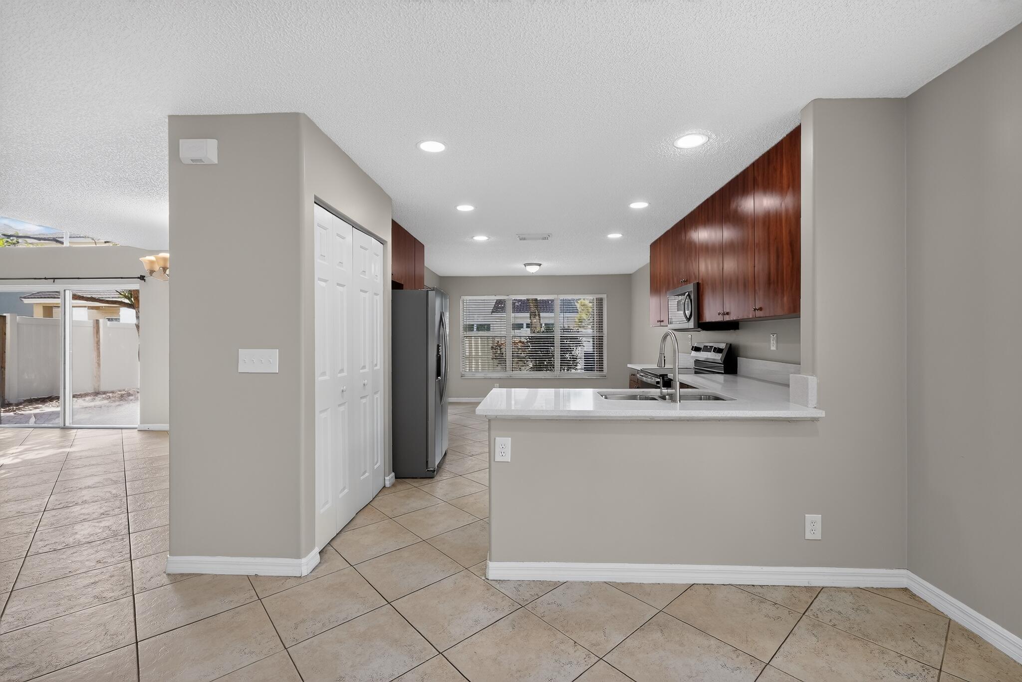 MAPLE RIDGE - Residential
