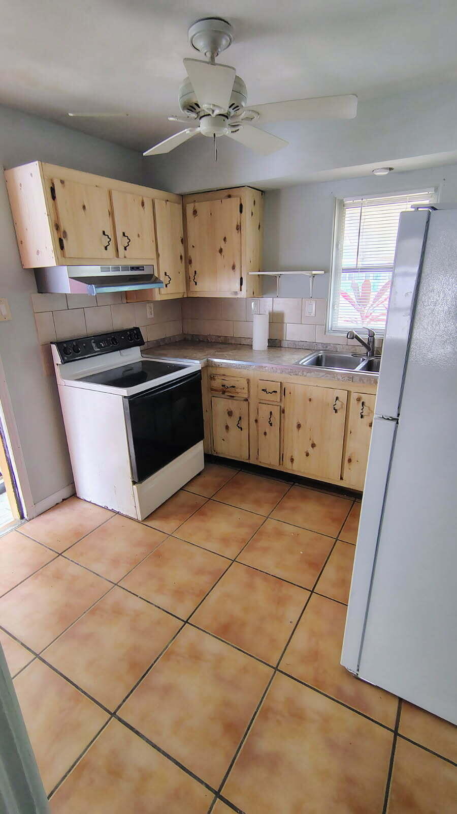 LAKE WORTH TOWN OF - Residential Lease