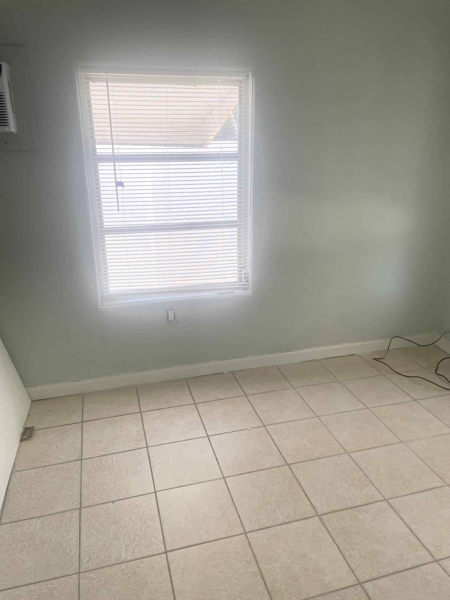 LAKE WORTH TOWN OF - Residential Lease