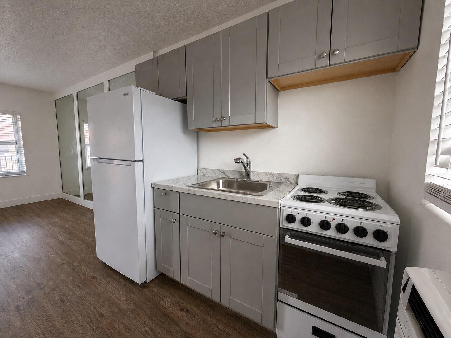 HOLLYWOOD - Residential Lease