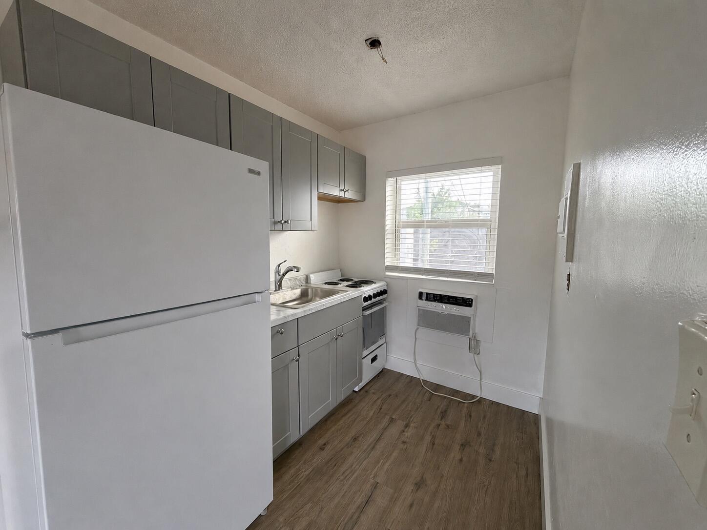 HOLLYWOOD - Residential Lease