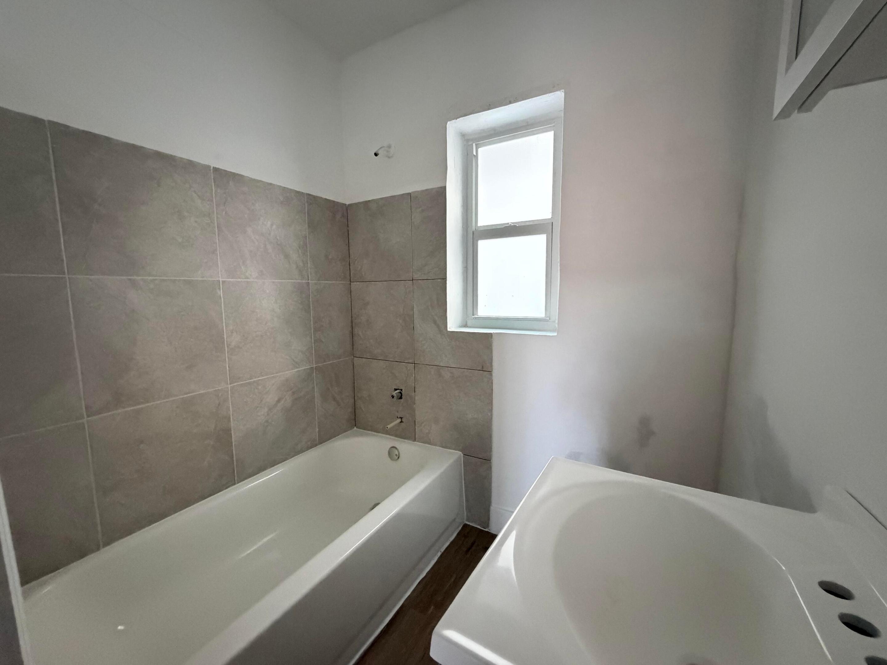 HOLLYWOOD - Residential Lease