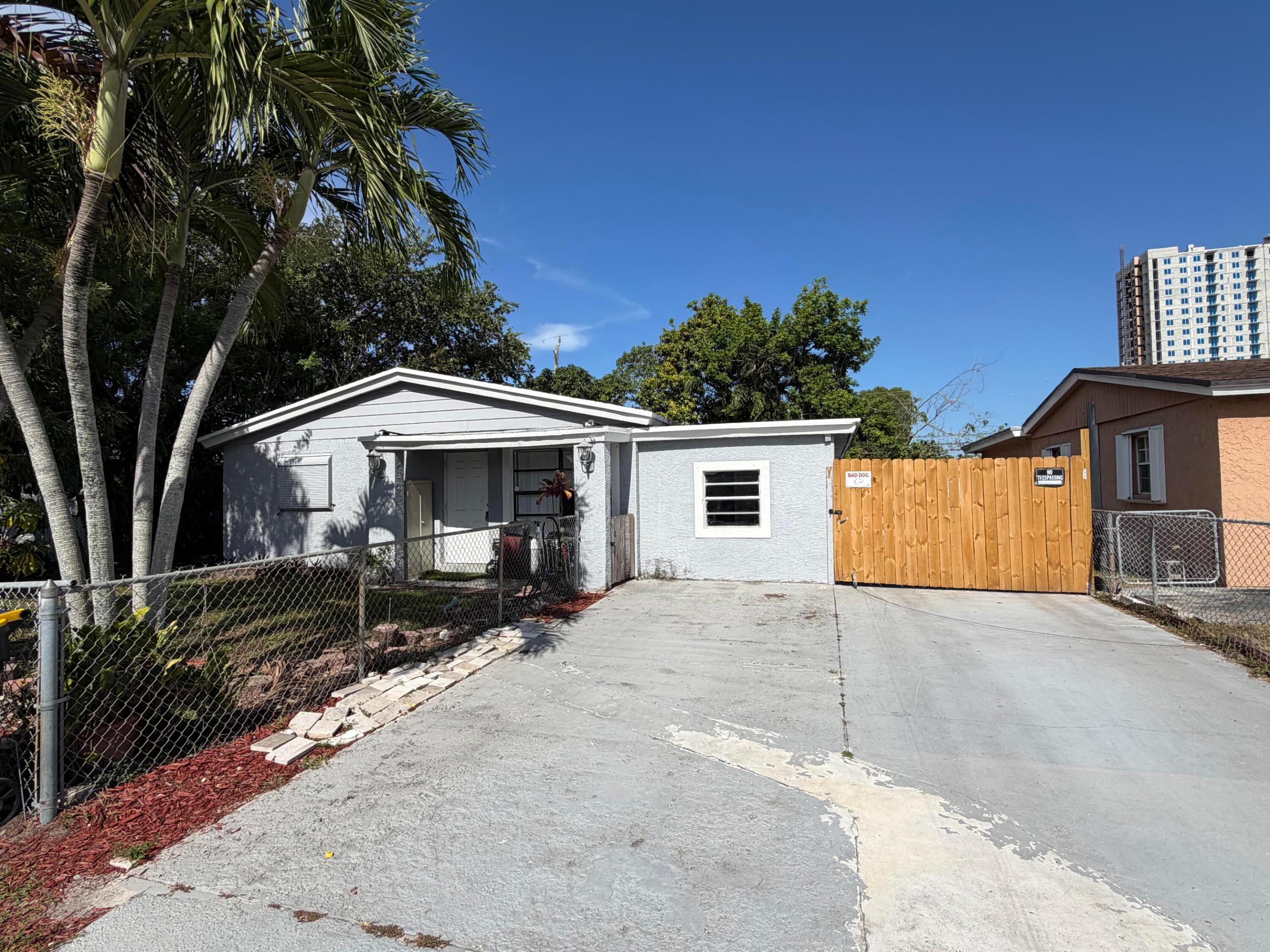 PLAYLAND ISLES - Residential Lease