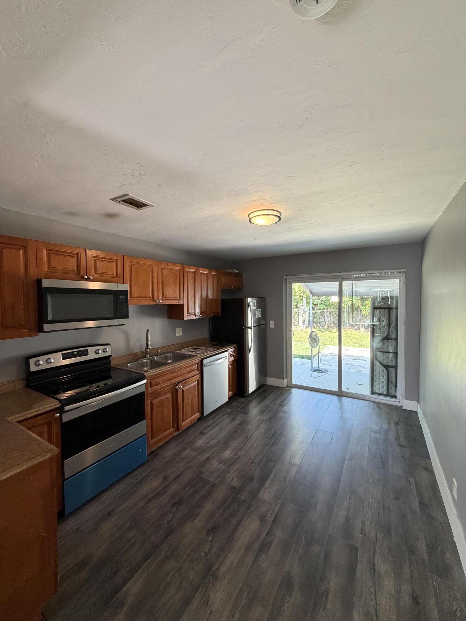 PLAYLAND ISLES - Residential Lease