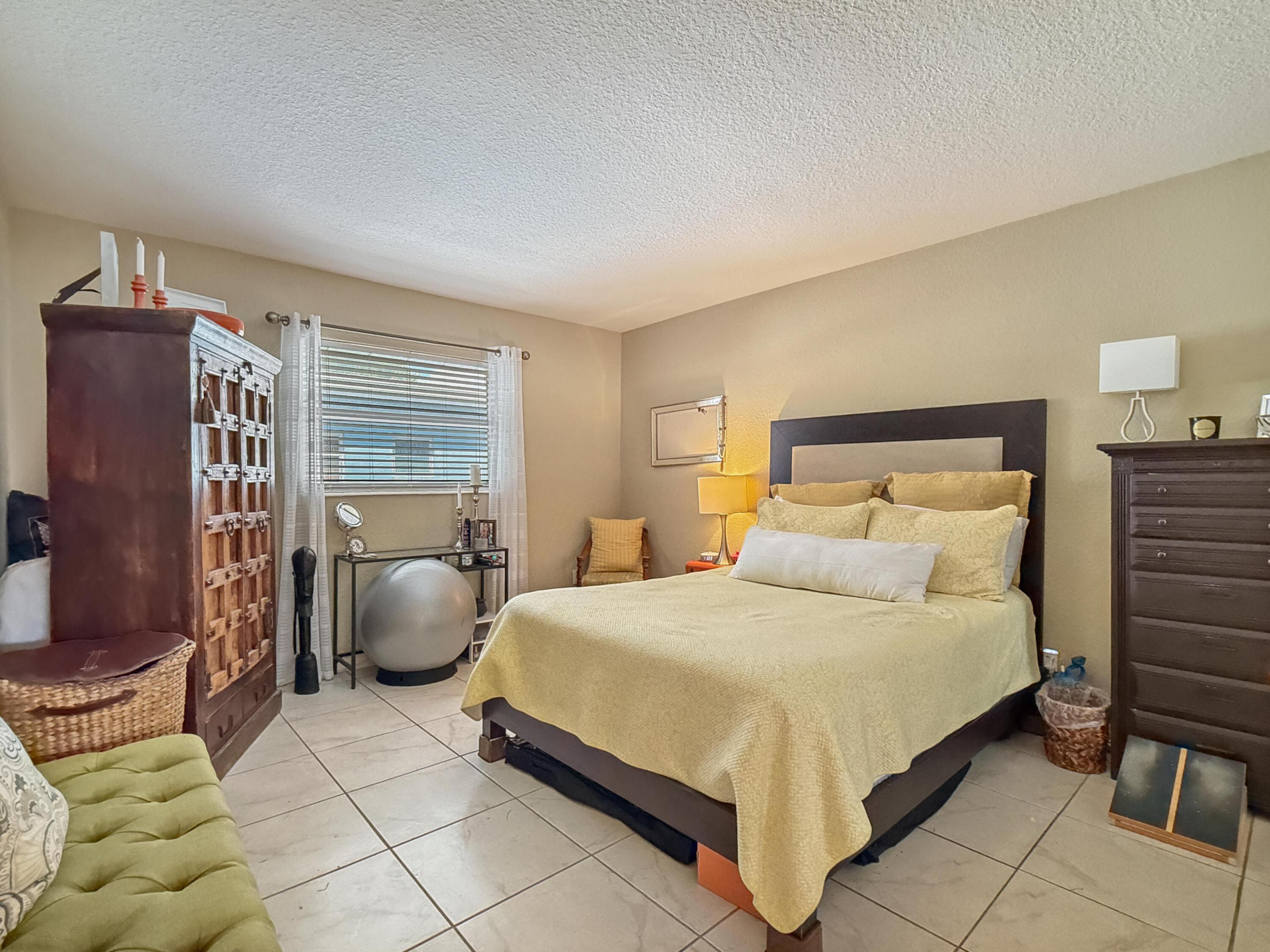 WILTON VILLAGE CONDO - Residential