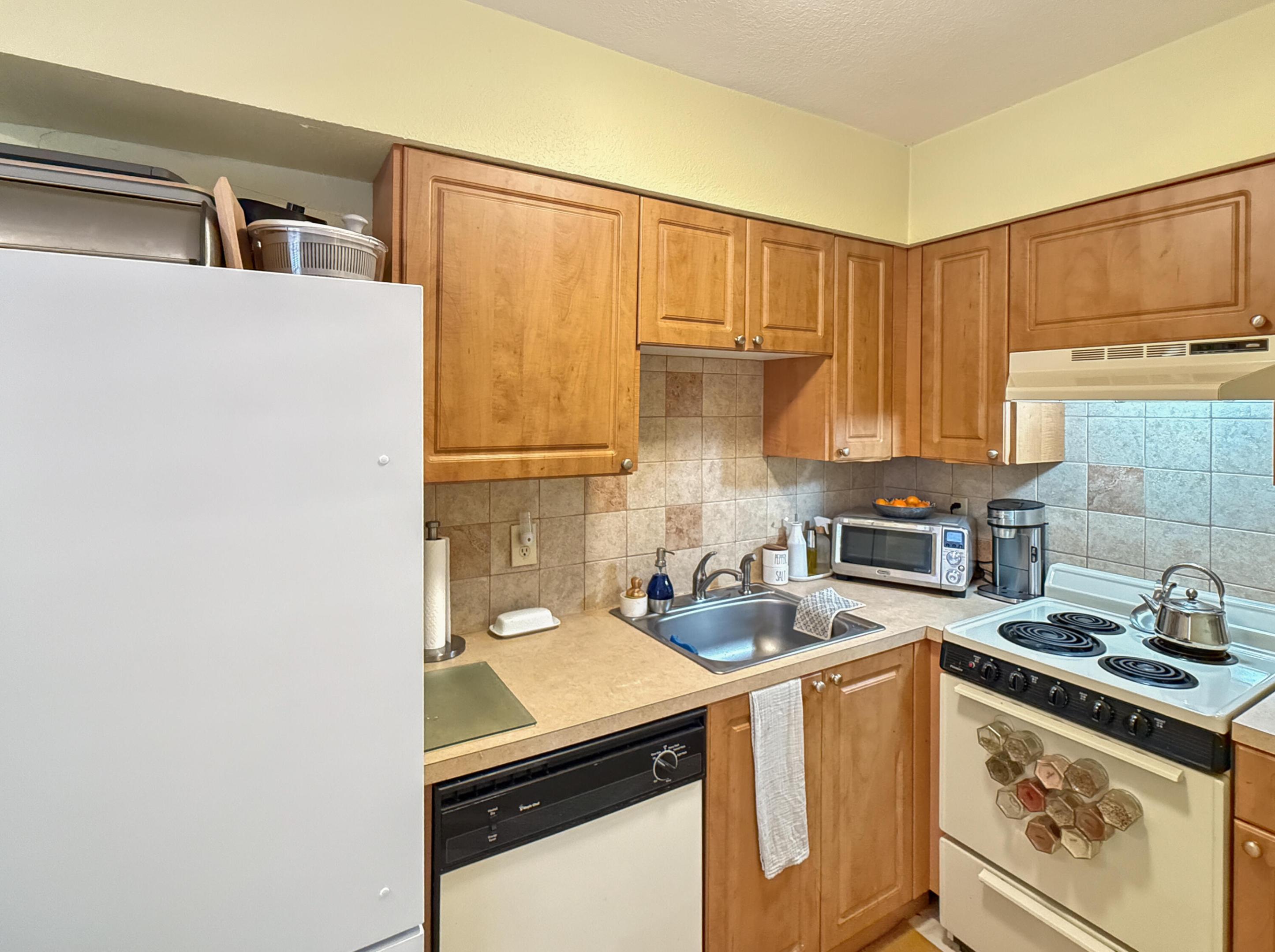 WILTON VILLAGE CONDO - Residential