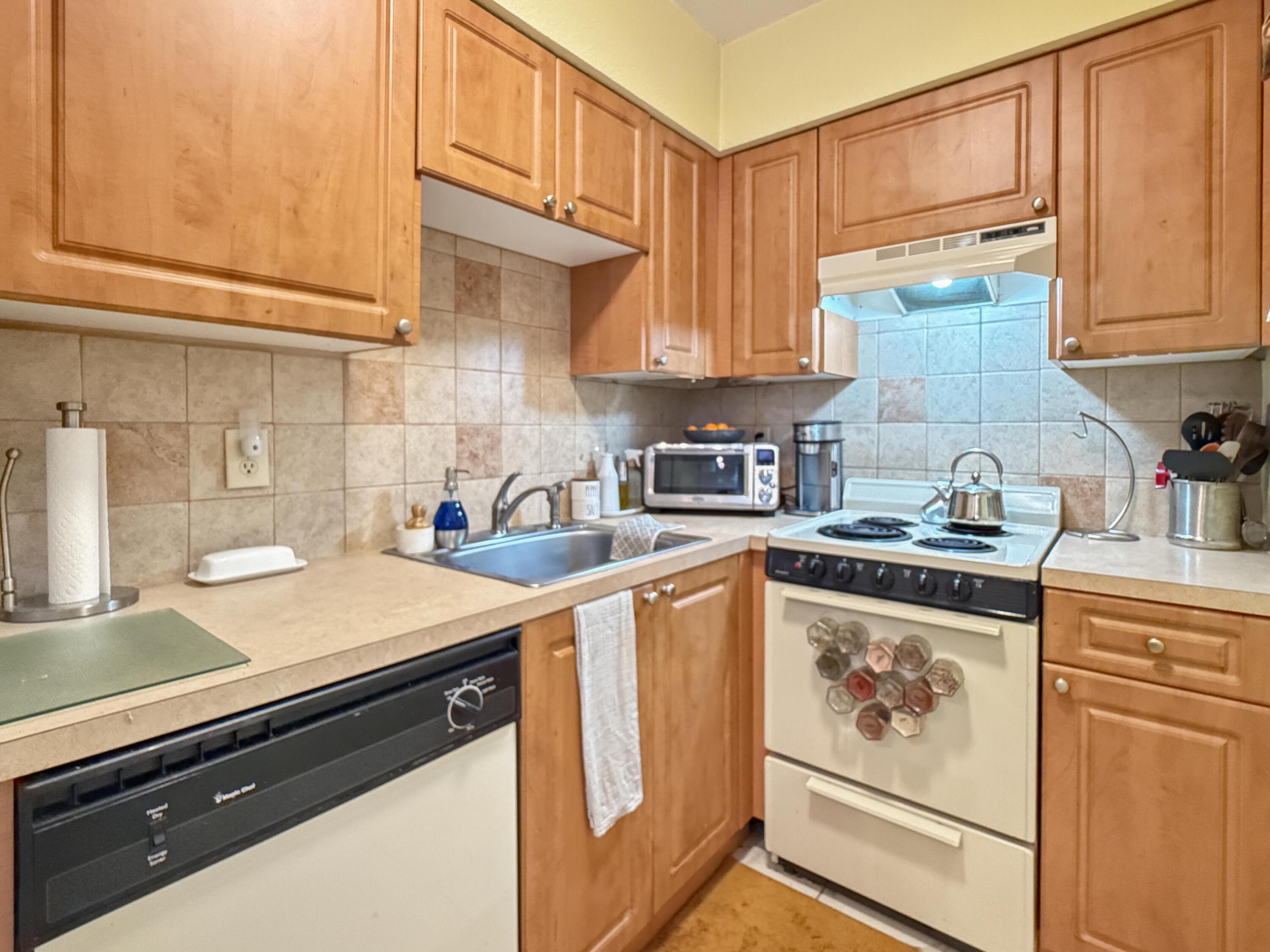 WILTON VILLAGE CONDO - Residential